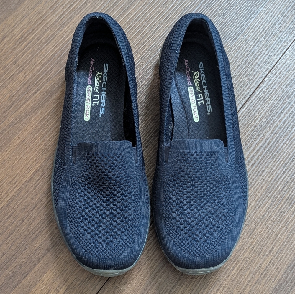 Sketchers Relaxed Fit Air Cooled Memory Foam Knit Slip Ons Washable Comfort Navy - Picture 2 of 6